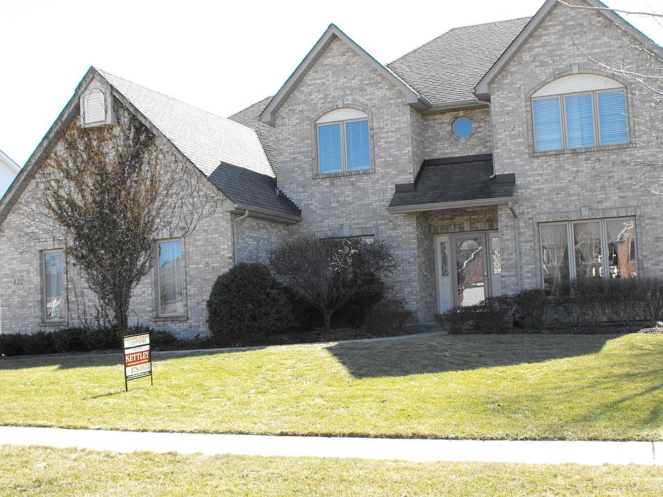 OVER 3200 SQUARE FEET WITH GREAT CURB APPEAL!