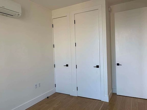 5th image of 1052 Greene Ave #436