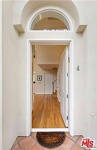 3rd image of 718 Lincoln Blvd Unit 4