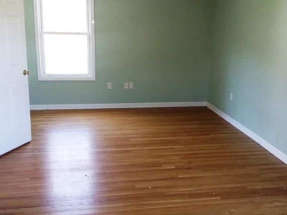 4th image of 956 Crystal Springs Dr
