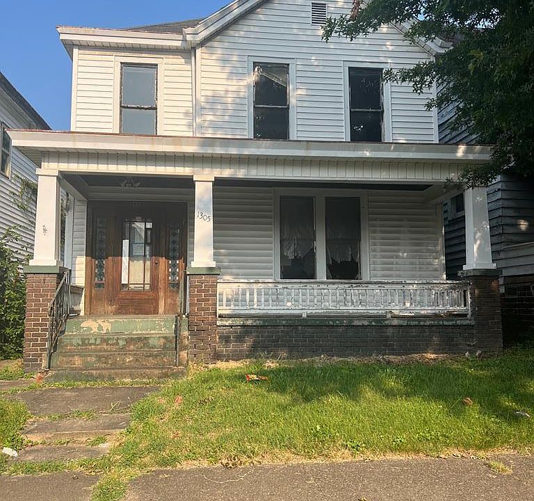 1st image of 1305 McConnell Ave