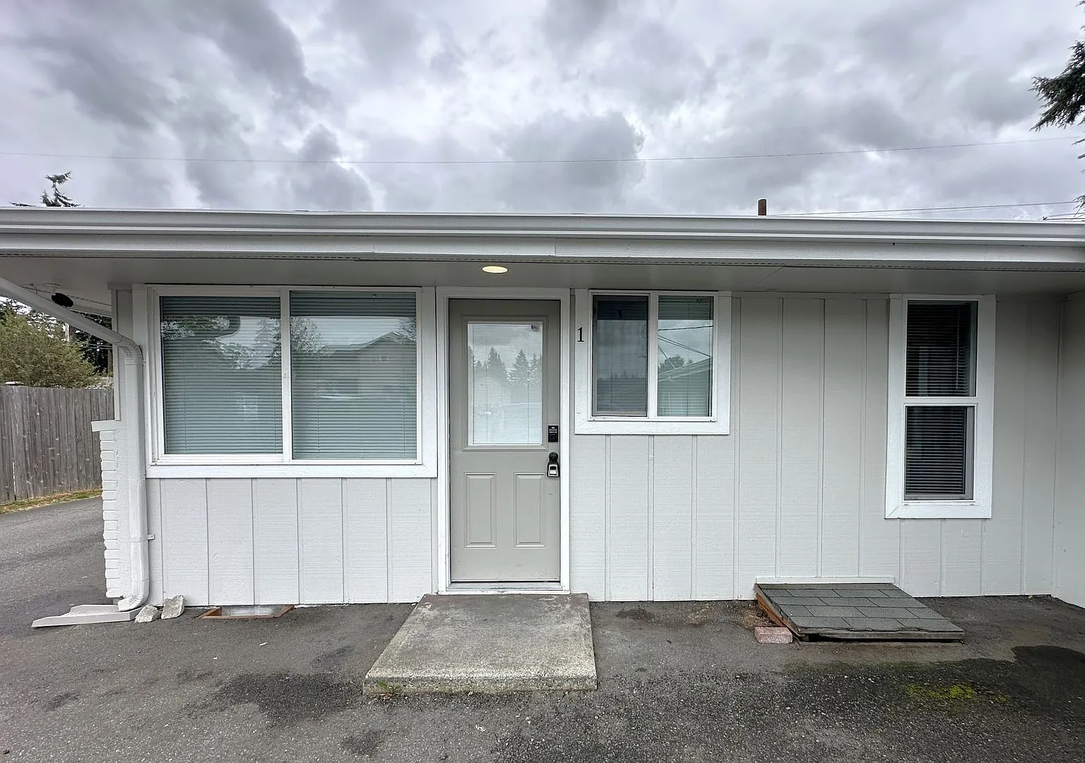 1207 Beach Ave — Photo 1