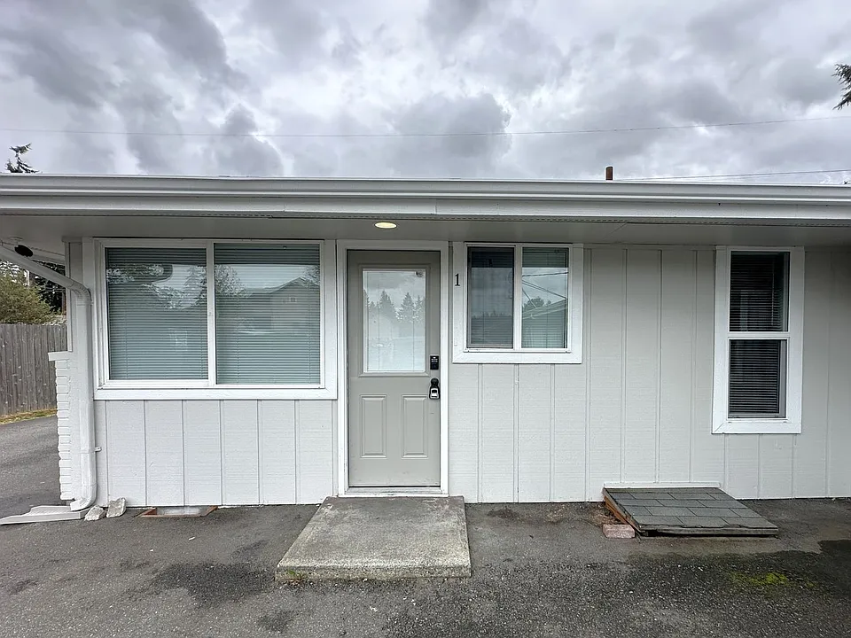 1207 Beach Ave
