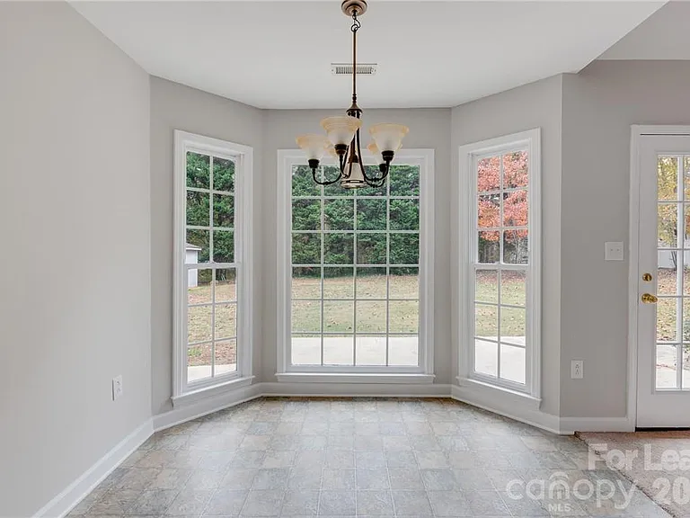 136 Trollingwood Ln — Photo 15