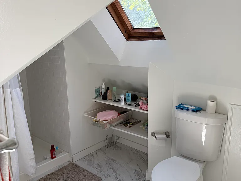3rd floor full bathroom