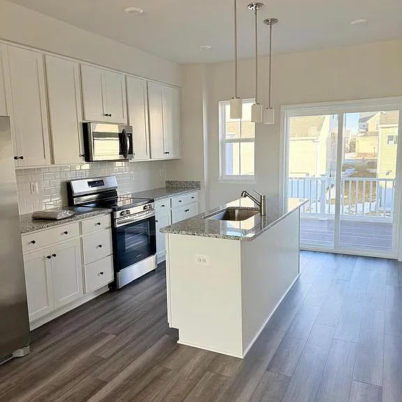 1326 Cedar Valley Rd — Photo 2