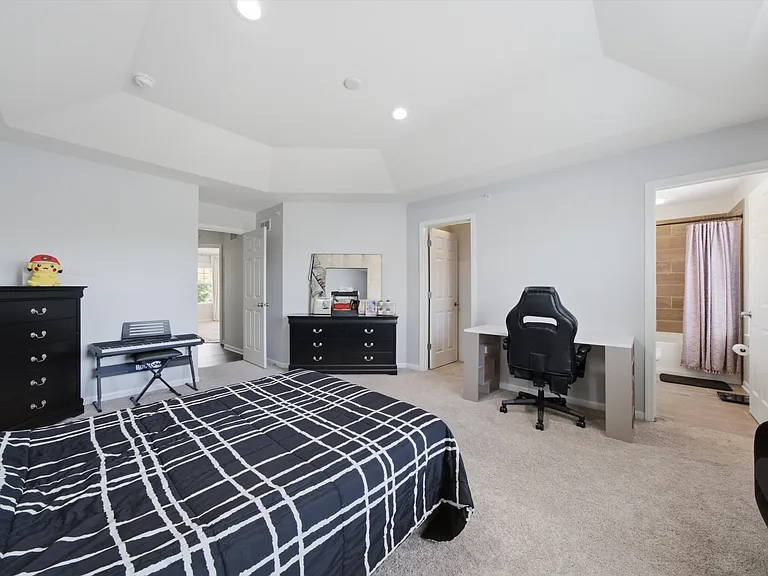 130 Waterbury Cir — Photo 41