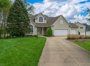 2943 Crown Pointe Dr, Stow, OH 44224