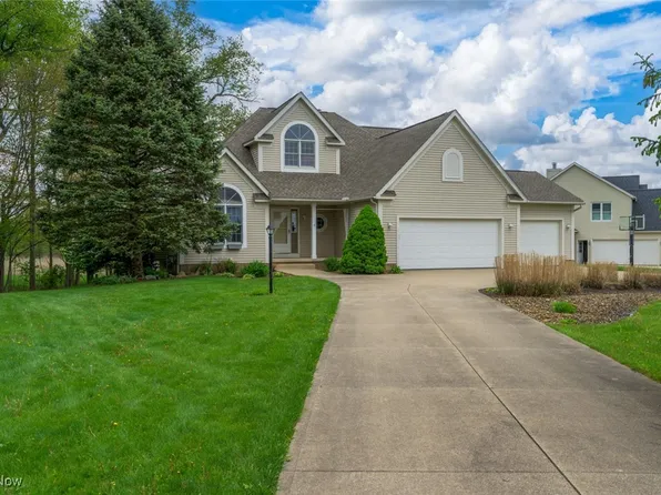 2943 Crown Pointe Dr, Stow, OH 44224