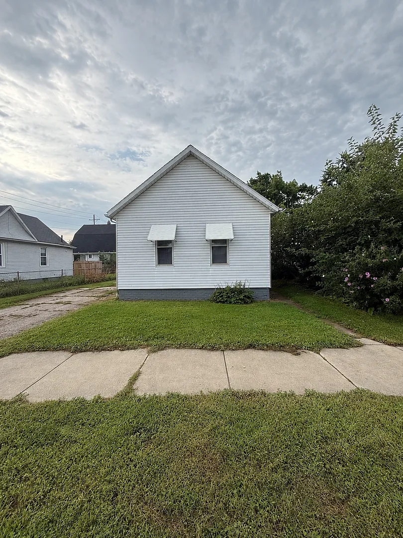 2 Bedroom/1 Bath close to school! — Photo 1