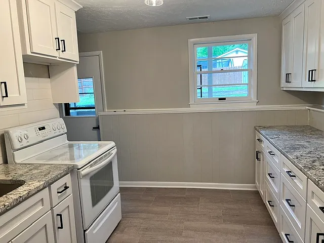 1518 Davis Rd — Photo 4