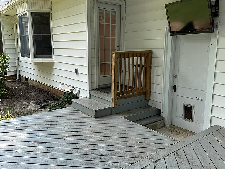 209 Randolph Cir — Photo 22