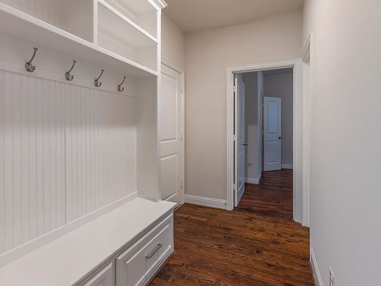 825 Warwick Blvd — Photo 15