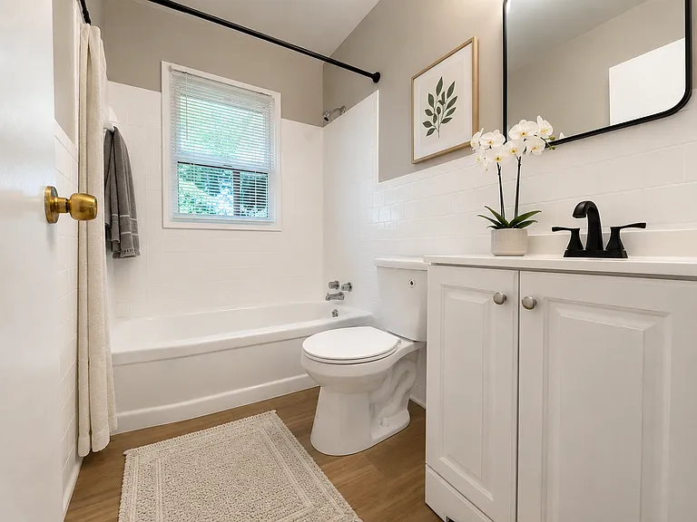 12747 Vernon Ave — Photo 10