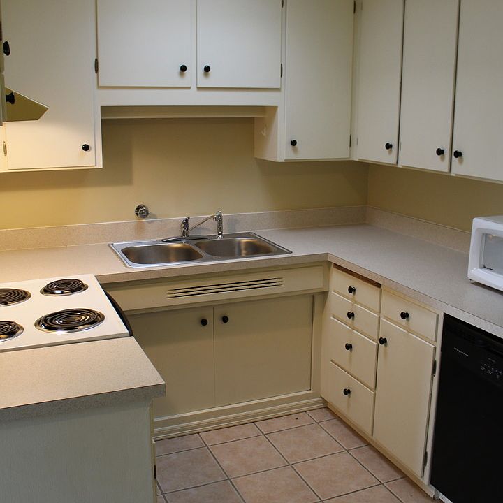 1st image of 10525 24th Ave NE #202