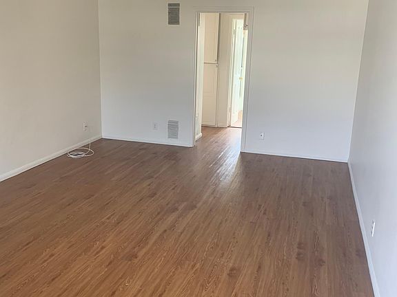 5th image of 264 S Doheny Dr #12