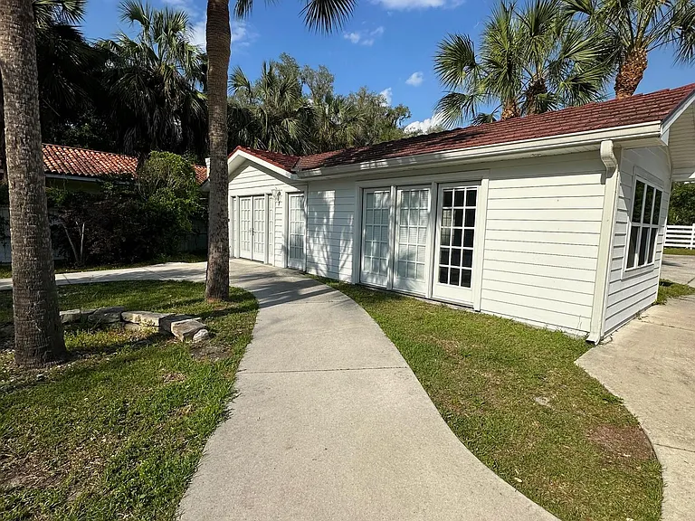 1965 SW Little Rd #E — Photo 2