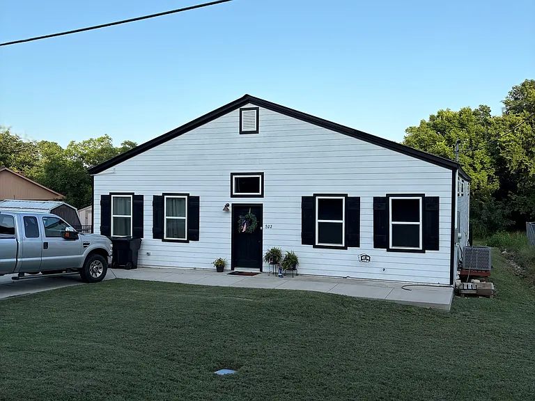 522 Shore Dr — Photo 1
