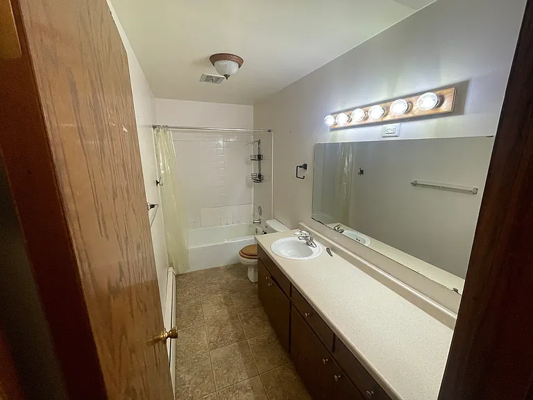 221 5th St S #12 — Photo 3