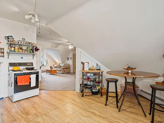 2nd image of 435 Crescent St NE Unit 4