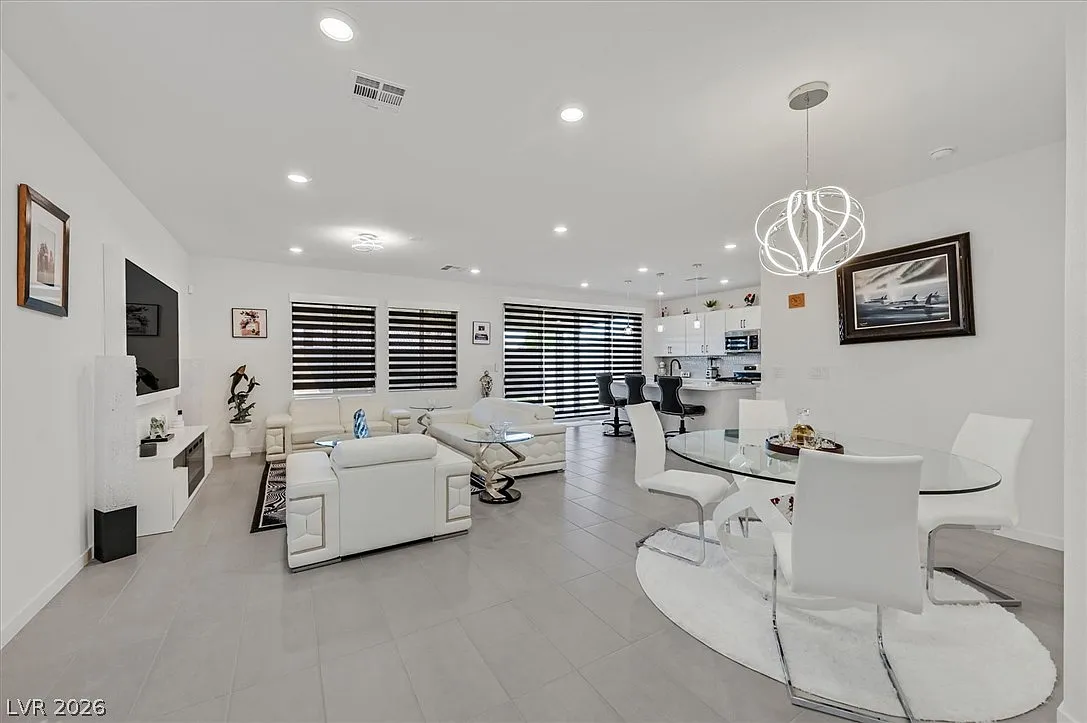 4 bed, 3.0 bath, 2443 sqft, $3,200 — Photo 4