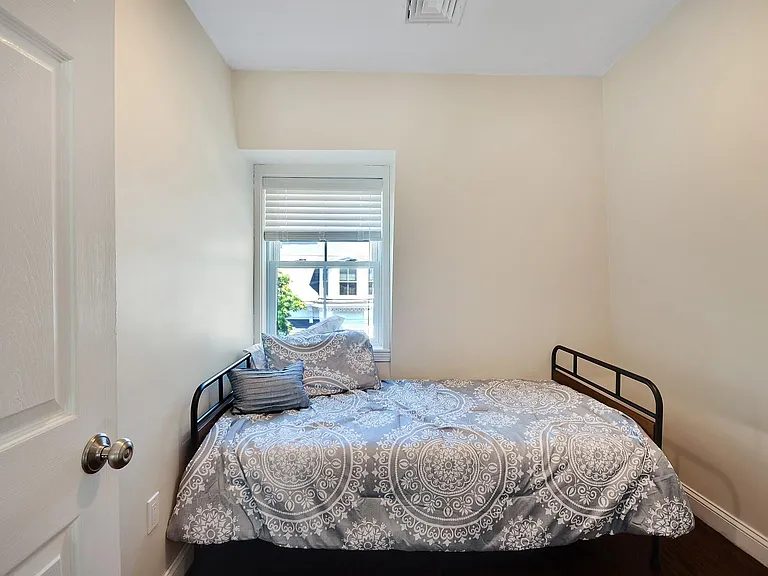 9 Atlantic St — Photo 18