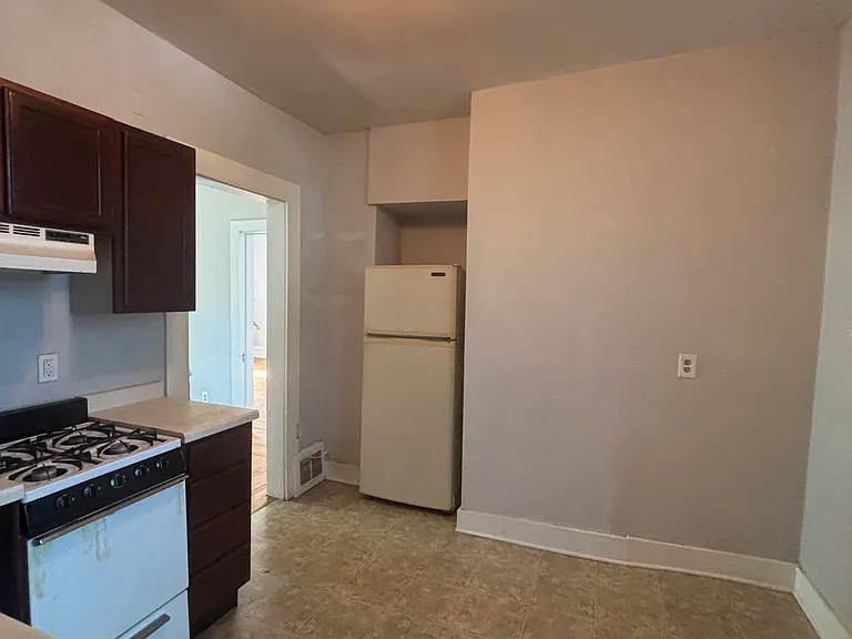 2413 Dupont Ave S #2 — Photo 14