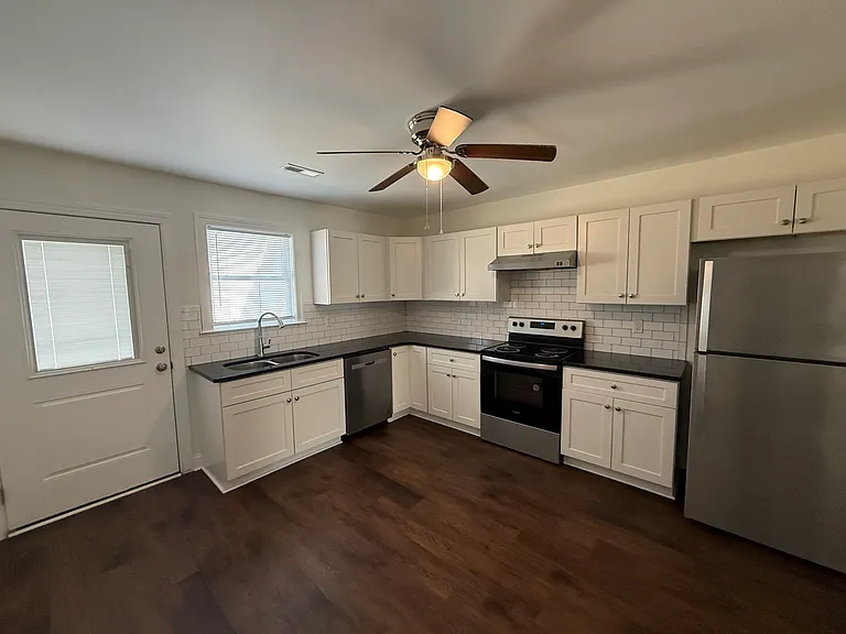 2308 Baxter Ln — Photo 6