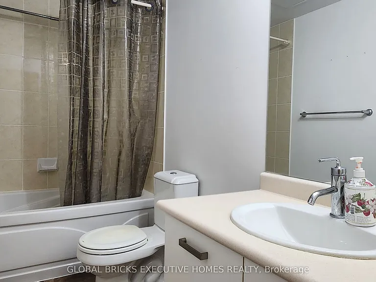 832 Bay St #501 — Photo 17