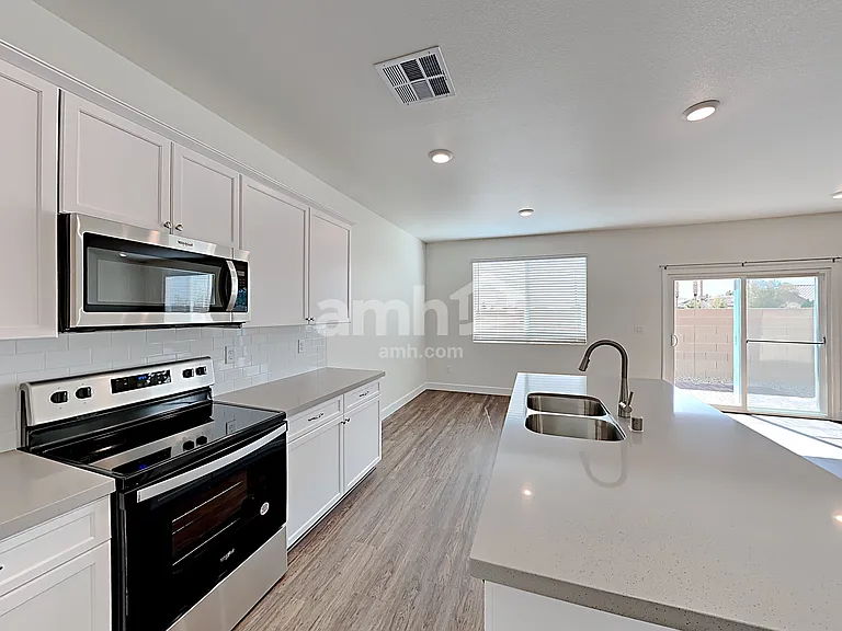 2021 Reaves Way — Photo 3
