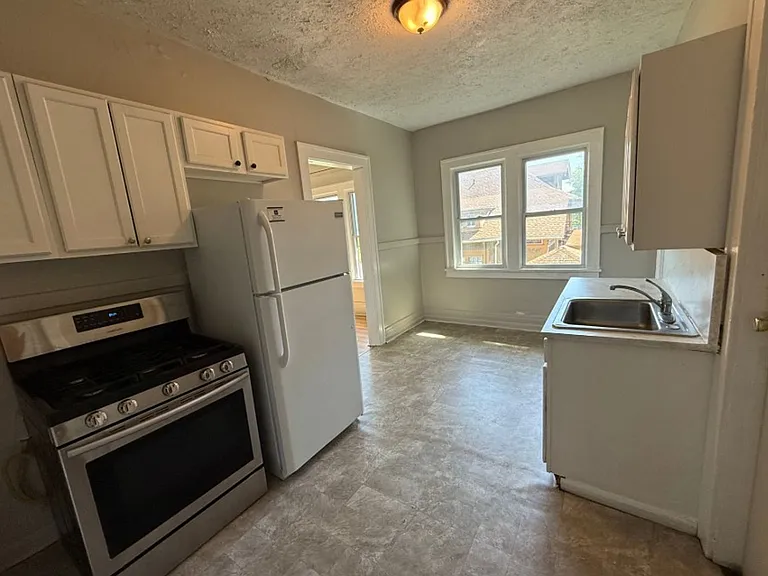 27 Carthage Dr — Photo 3