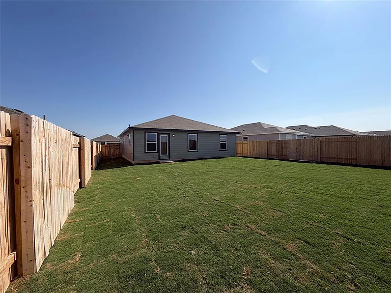 121 Honey Bee Rd — Photo 6
