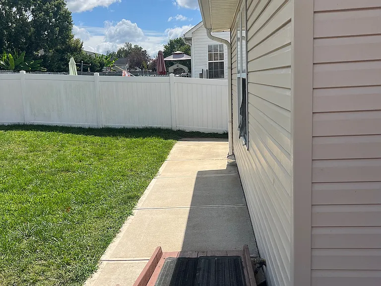 122 Erica Dr — Photo 22