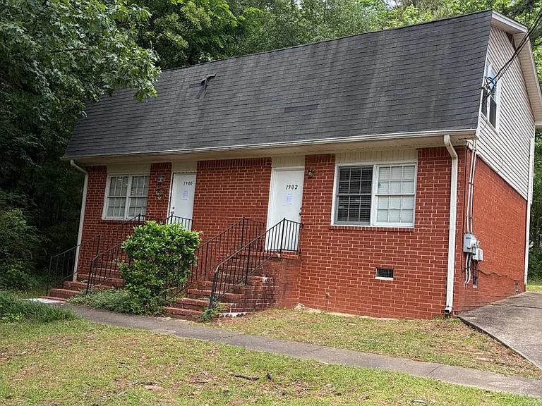 1900 Lyle Dr — Photo 1
