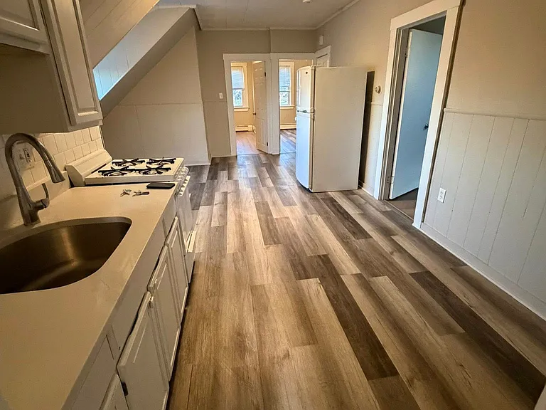 161 Maxfield St #3 — Photo 2