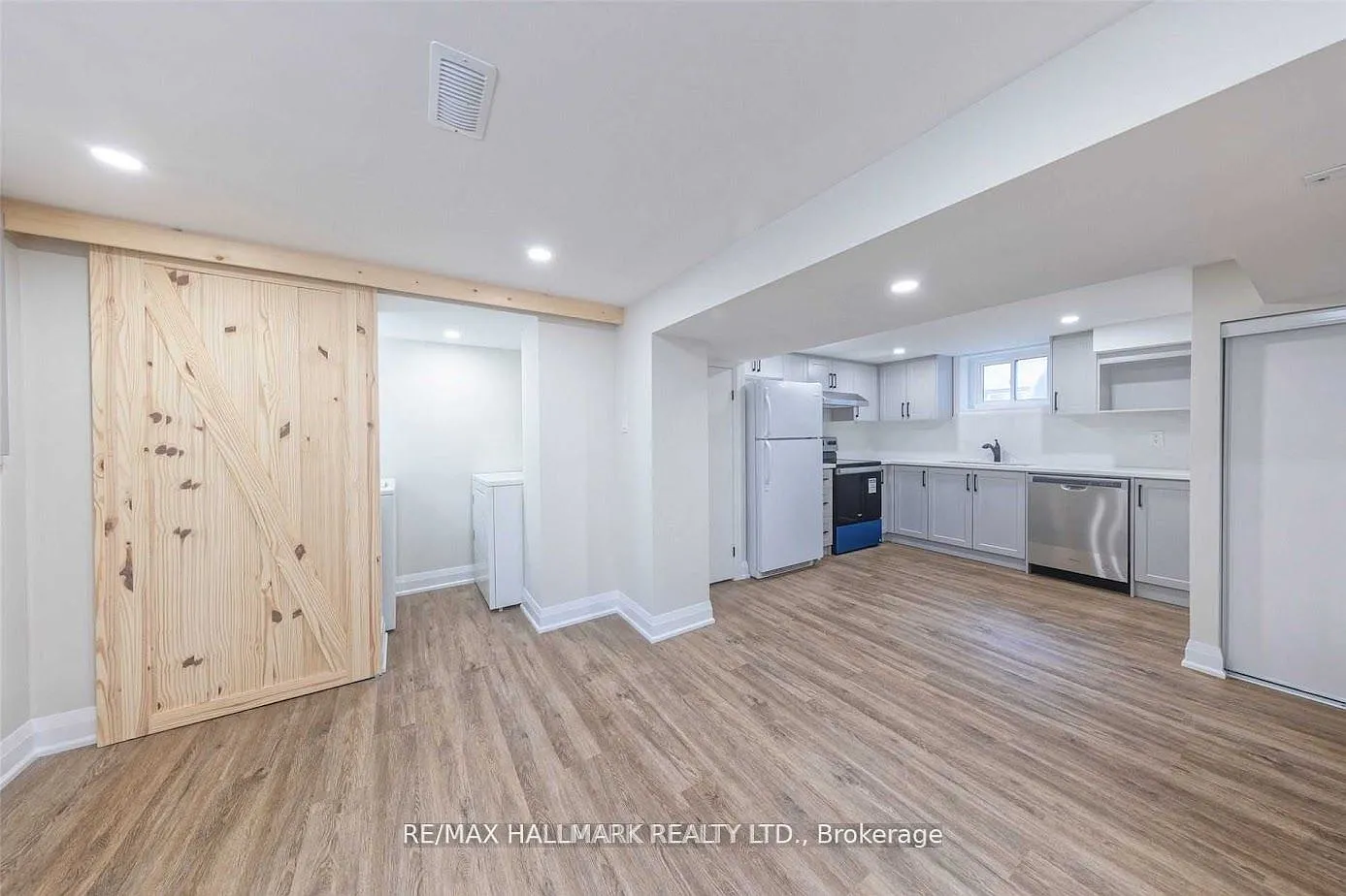3 bed, $2,075 — Photo 3