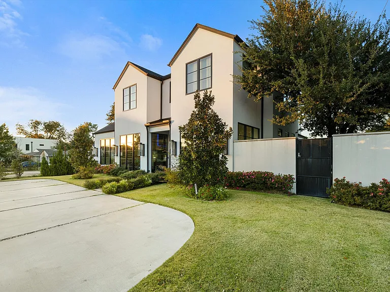 3771 Almazan Dr — Photo 43