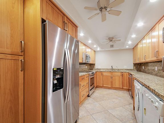 4th image of 821 Cypress Blvd APT 406
