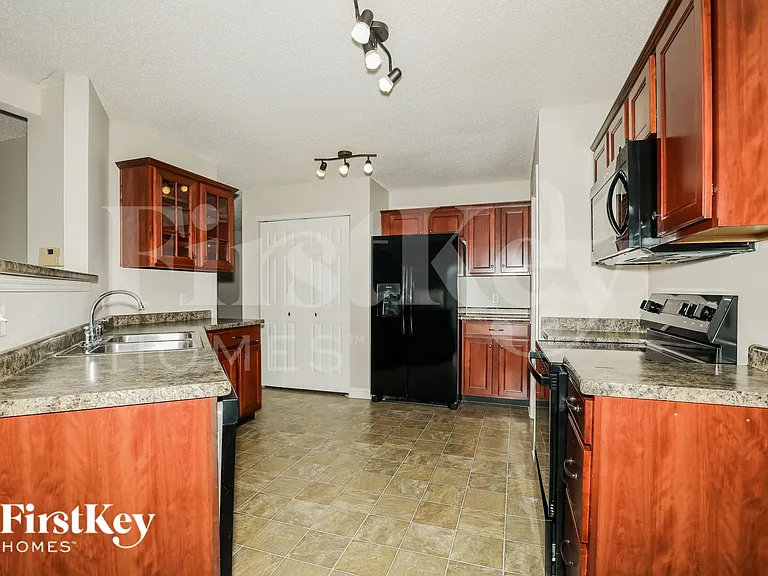 1443 Dowell St — Photo 6