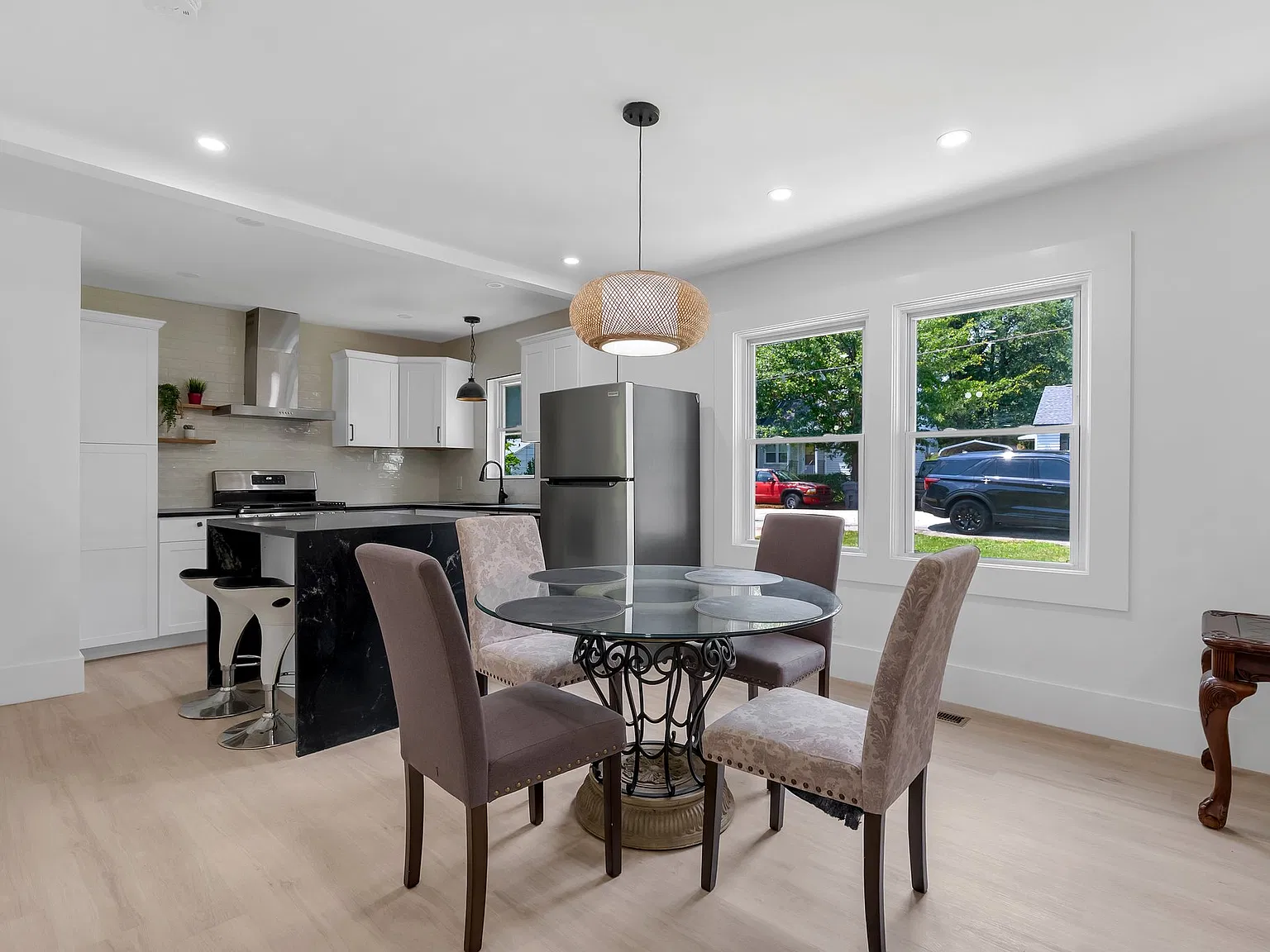 3 bed, 1700 sqft, $2,300 — Photo 3