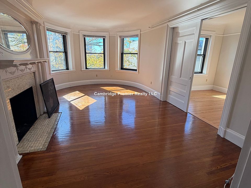 1st image of 9 Ellery St APT 3