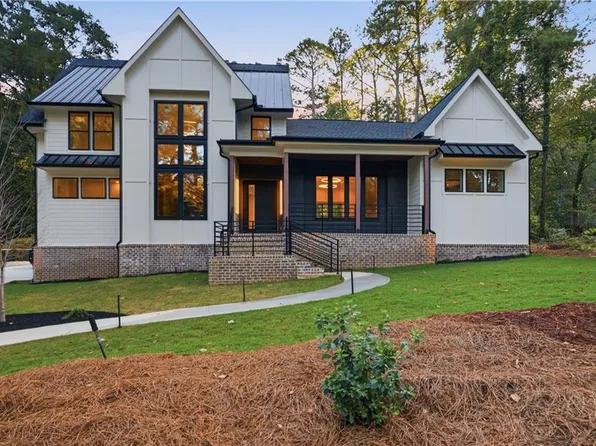 450 Dix Lee On Dr, Fayetteville, GA 30214