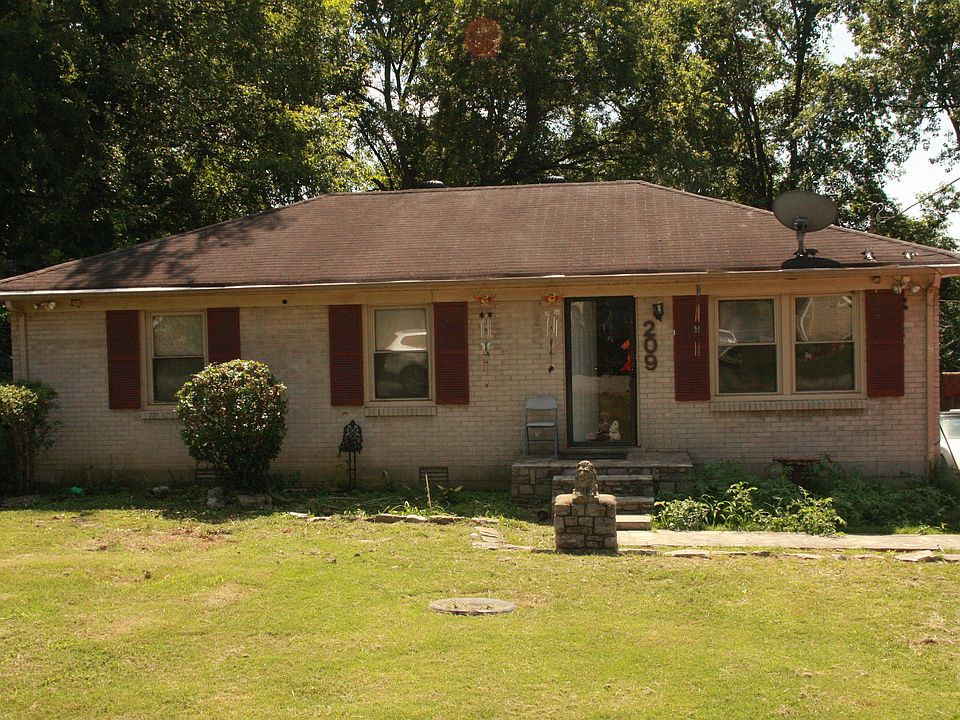 1st image of 209 Cherry Dr