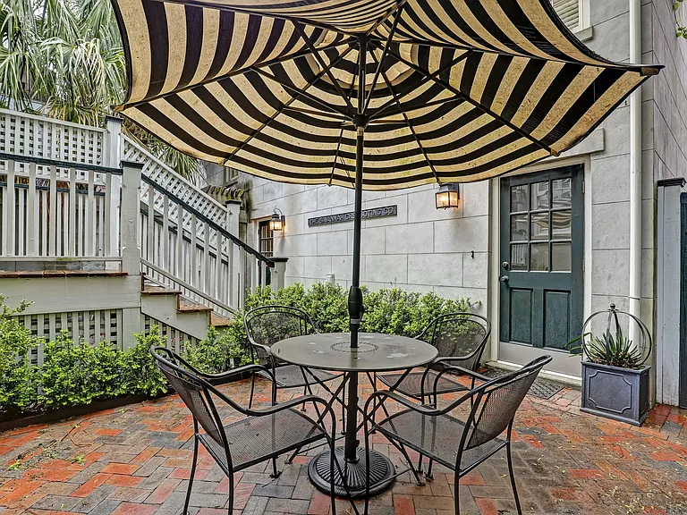 405 E Perry St — Photo 1
