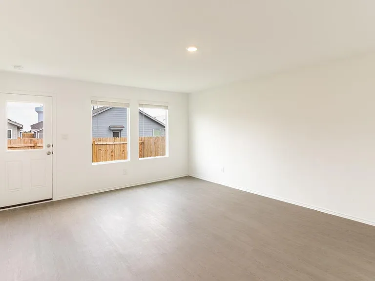 208 Skyfire St — Photo 5