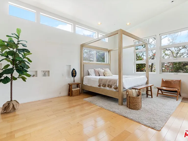 678 Broadway St — Photo 13