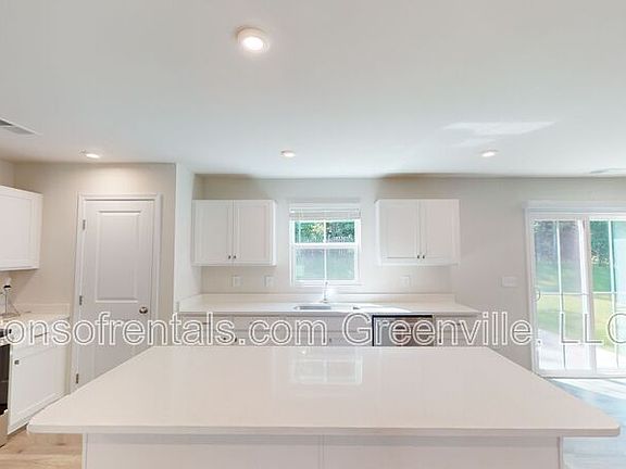 4th image of 848 Throckmorton Ct