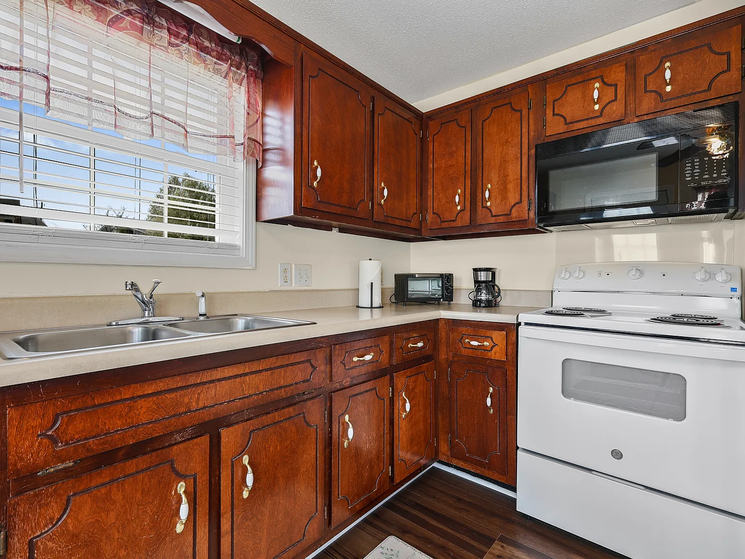 3 bed, 954 sqft, $2,275 — Photo 3