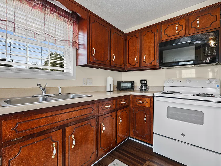 116 Monarch Ln — Photo 3