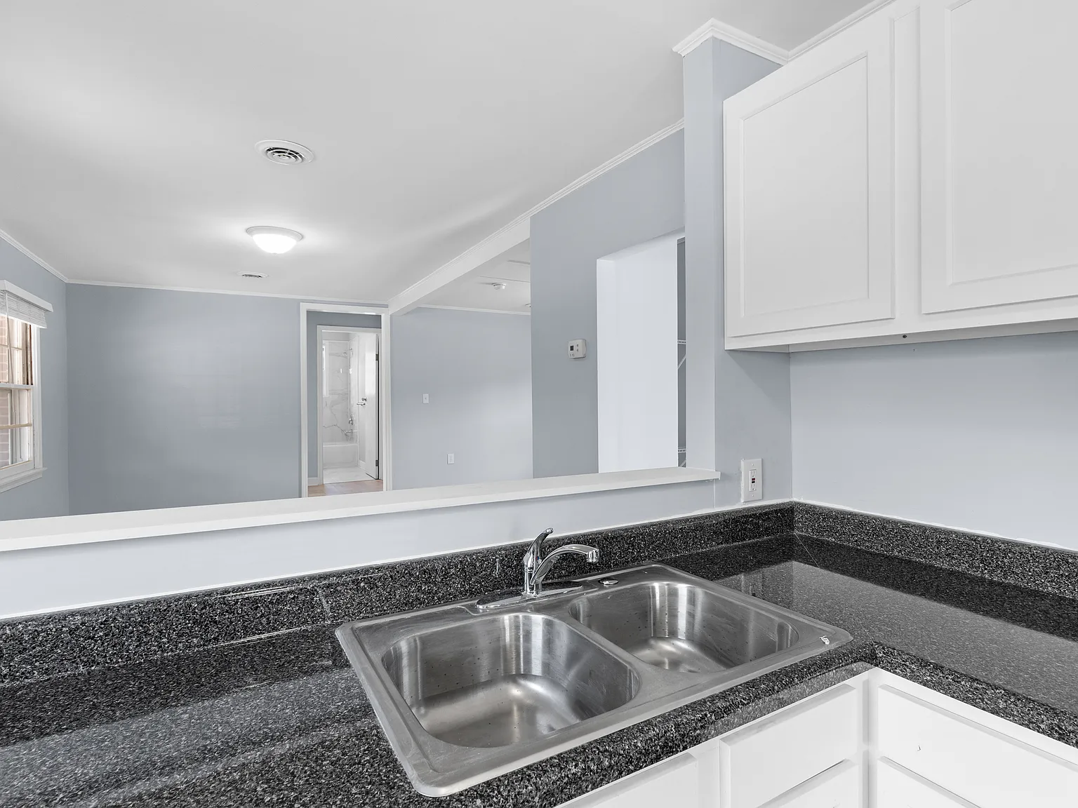 4 bed, 1802 sqft, $1,995 — Photo 4
